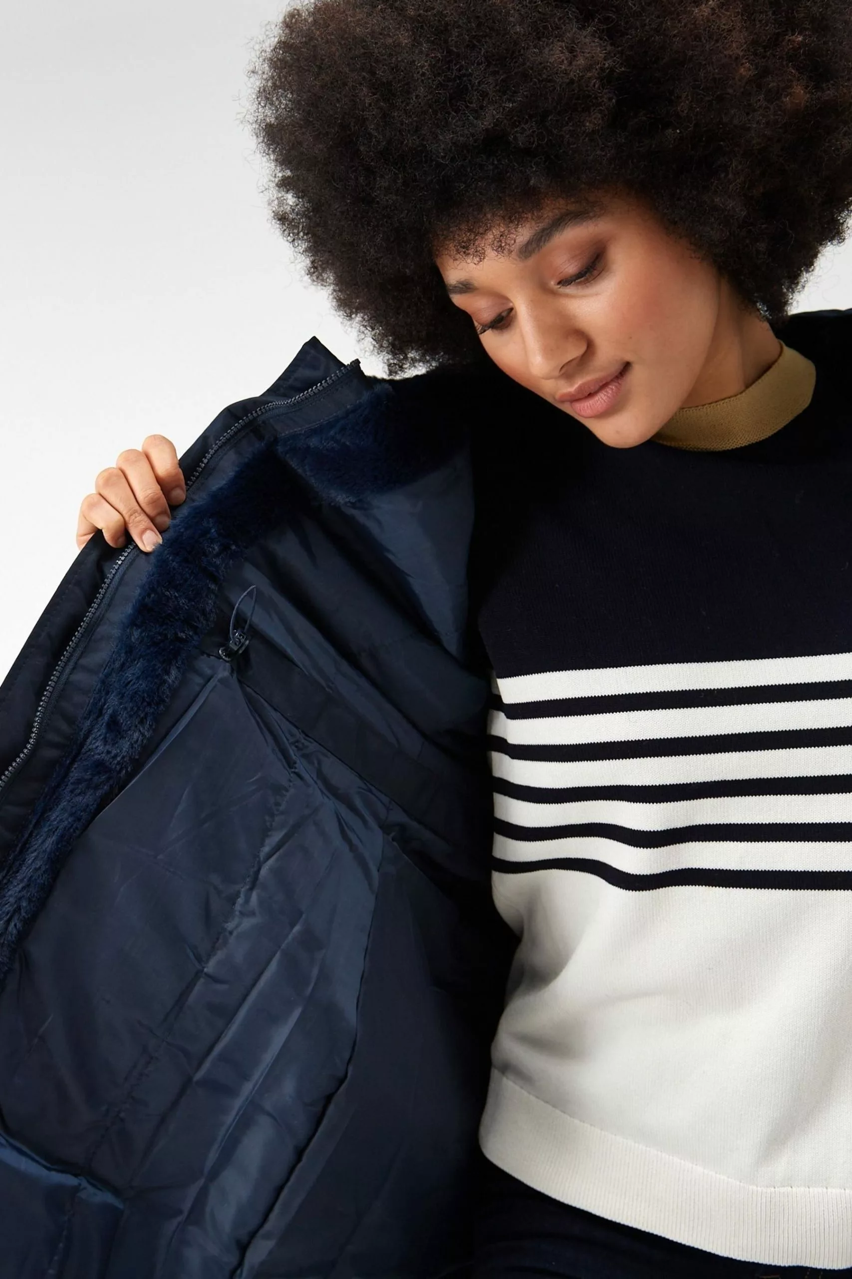 Regatta Romine Longline Waterproof Insulated Black Jacket 8 Regatta Romine Longline Waterproof Insulated Black Jacket - Image 6